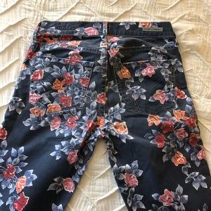Medium Rise 29” Floral Skinny Jean